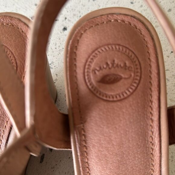 Nurture Women’s T-Strap Beige/Gold Leather Comfort Wedge Heeled Sandals Size 8.5 - Picture 5 of 12